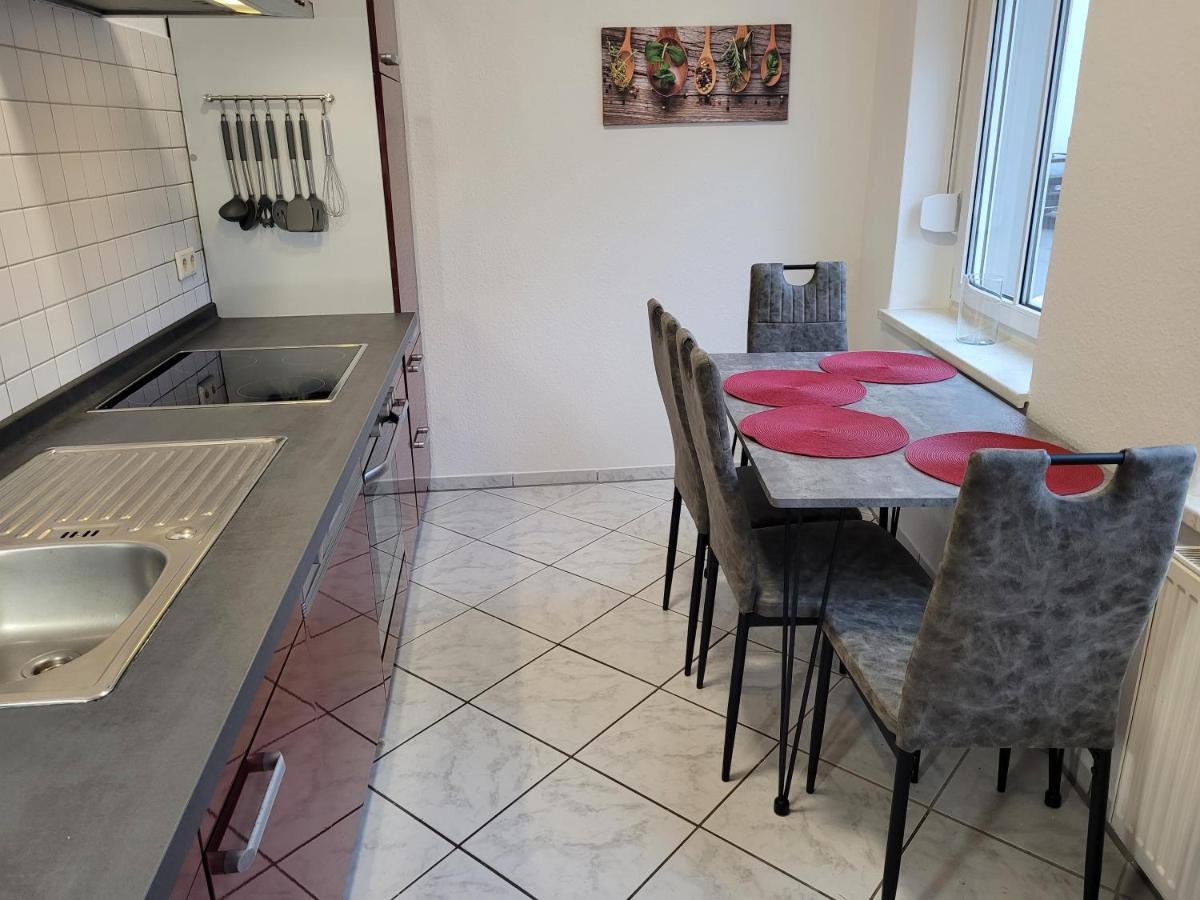 Wohnung In Oberhausen: Zentral & Ruhig, Eigener Eingang Оберхаузен Экстерьер фото