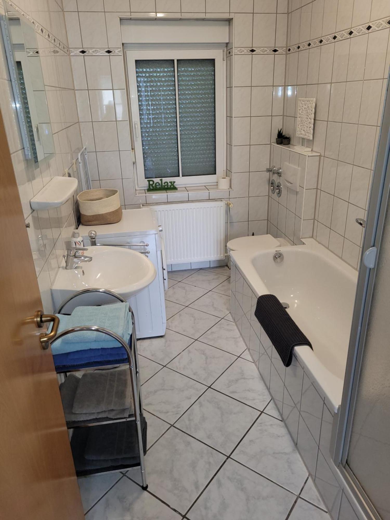 Wohnung In Oberhausen: Zentral & Ruhig, Eigener Eingang Оберхаузен Экстерьер фото